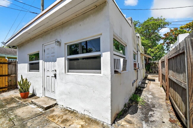 Building Photo - 412 Macy St Rental