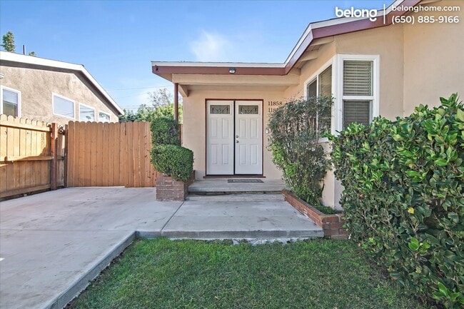 Photo - 11856 Beatrice St