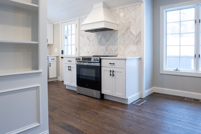 Photo - 497 Springfield St