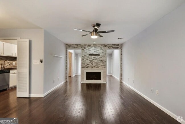 Building Photo - 8740 Roswell Rd Unit 10H Rental