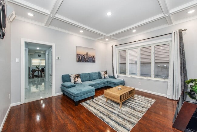 Building Photo - 19 W 27th St