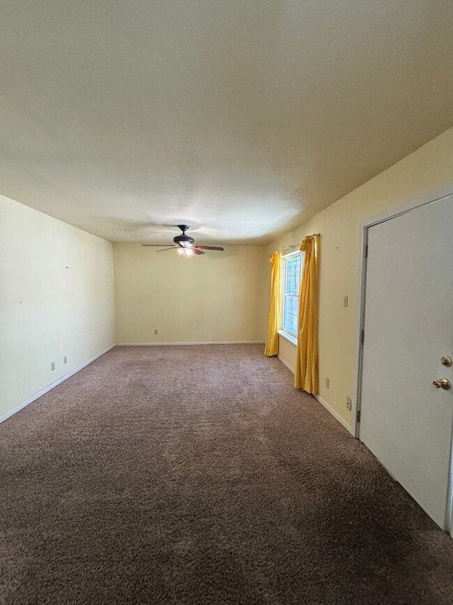 Photo - Fairfield Oaks 1 Bedroom Condo in South Highland - Water Included