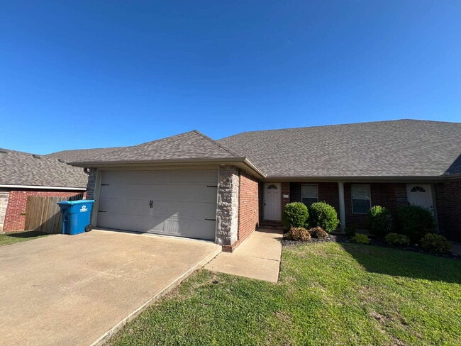 Photo - Spacious 3-Bed Duplex in Bentonville with Granite Elegance – Your Ideal Home Awaits! Unit 2