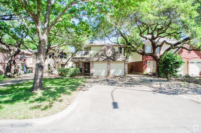Building Photo - Great 4 bed 2.5 bath on Greenbelt Rental