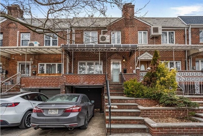 Photo - 95-25-95-67 67th Ave Townhome