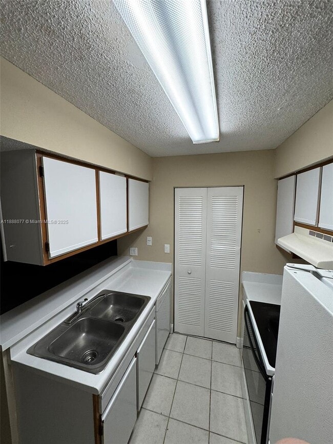 Building Photo - 1225 SW 46th Ave Unit 213