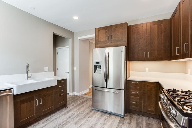 Chef's kitchen - 1222 7th St W