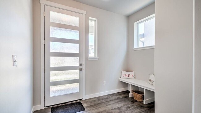 Photo - Amazing Five Bedroom Home, Bluffdale, 3300...