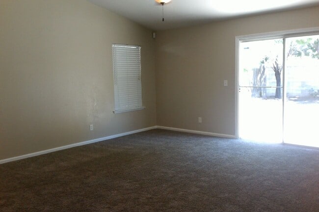 Photo - 2059 E Lexington Ave
