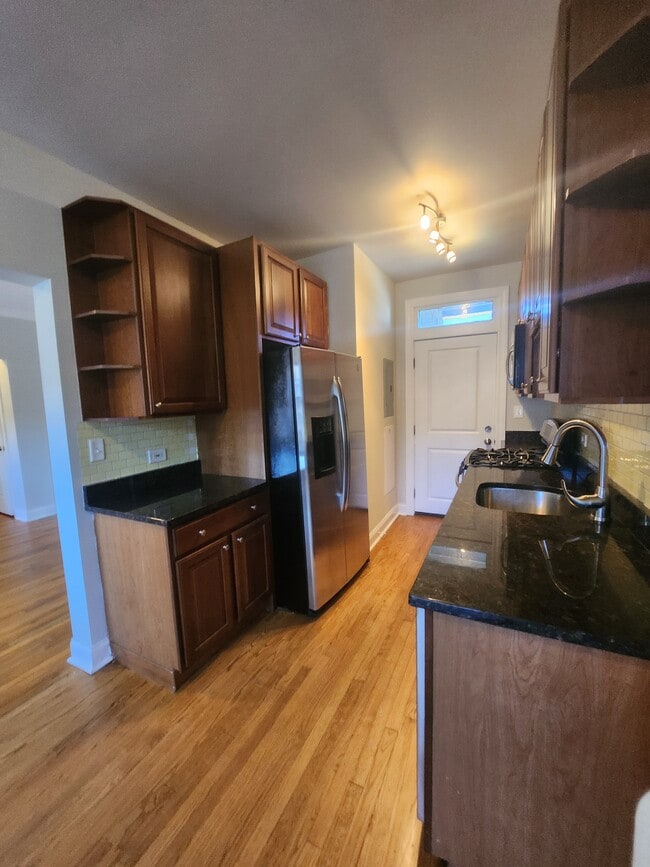 736 W Addison St Unit 1
