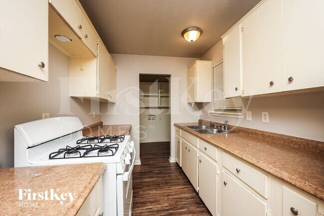 Photo - 6244 Hartman Rd