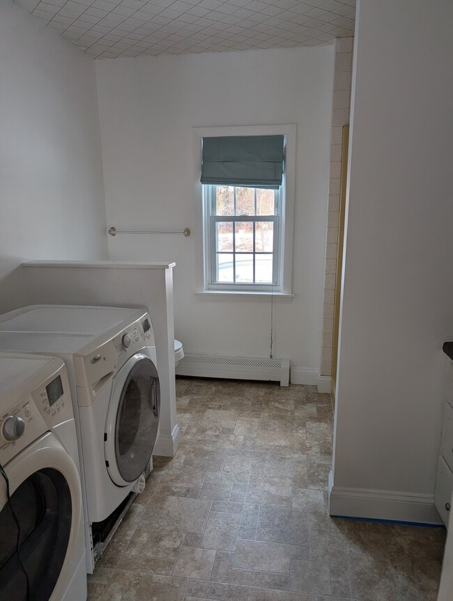 Bathroom - 422 ME-41 Unit B