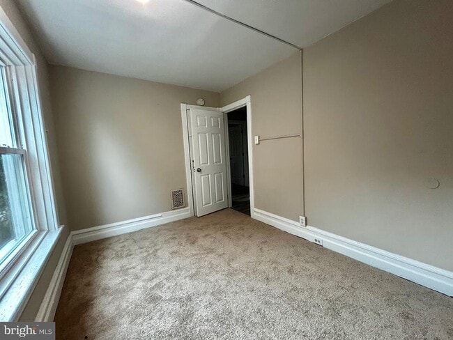 Photo - 44 E 2nd St