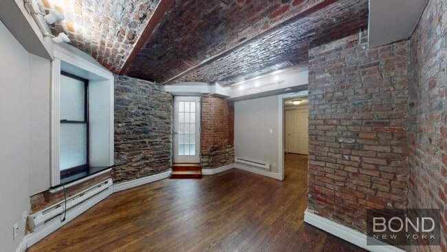 Building Photo - 336 E 18th St Unit CE Rental