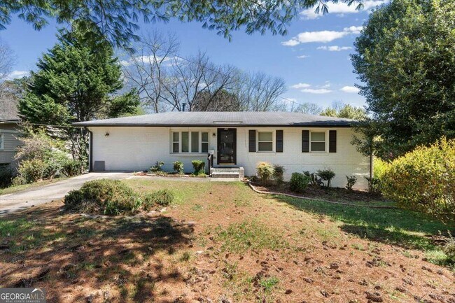 Building Photo - 2815 Carolyn Dr