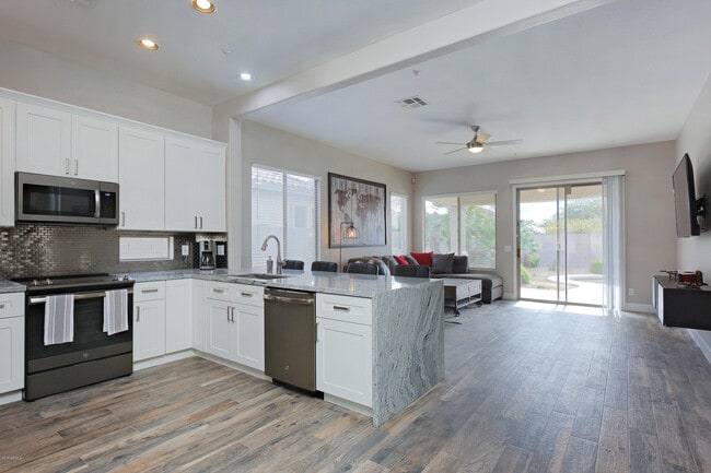 7707 E Phantom Way