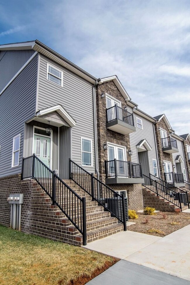 Beautiful 3 Bedroom Townhome in Forest - Beautiful 3 Bedroom Townhome in Forest