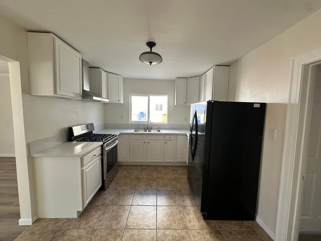 Kitchen - 624 W 49th St