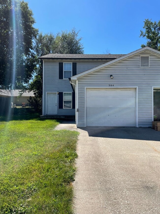 Building Photo - 382/384 Catherine Unit 384