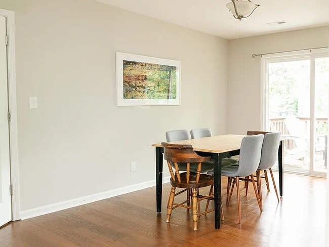 Photo - 15 Woodstock Ln