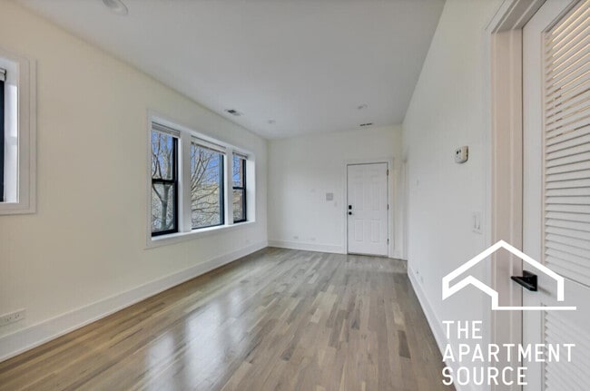 Photo - 2553 W Hirsch St Apartment