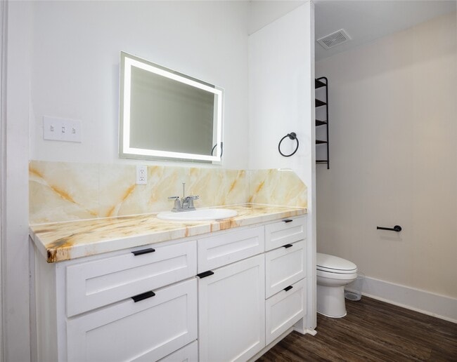 Photo - 10930 Exeter St
