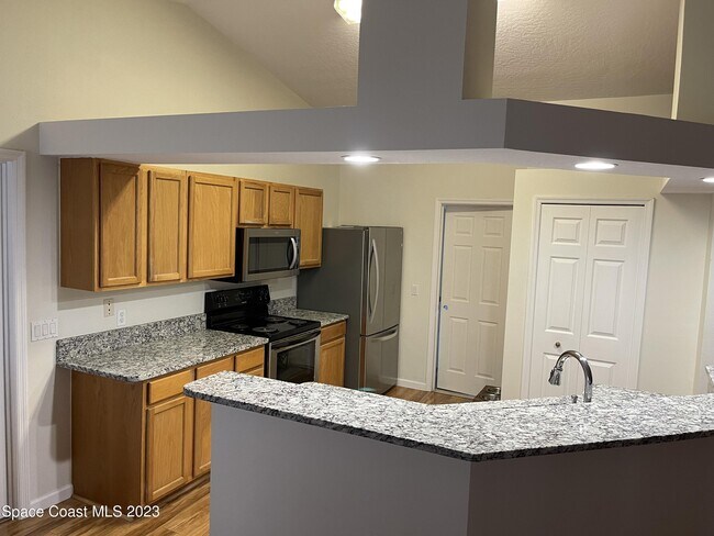 Photo - 1738 Loquat Ct NW