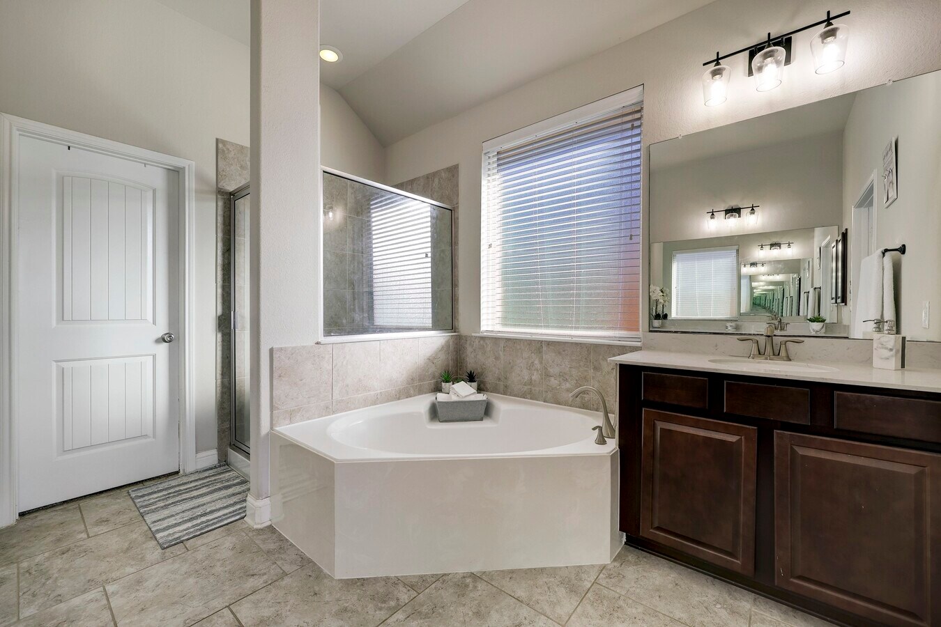 Photo - 5215 Baroness Ln