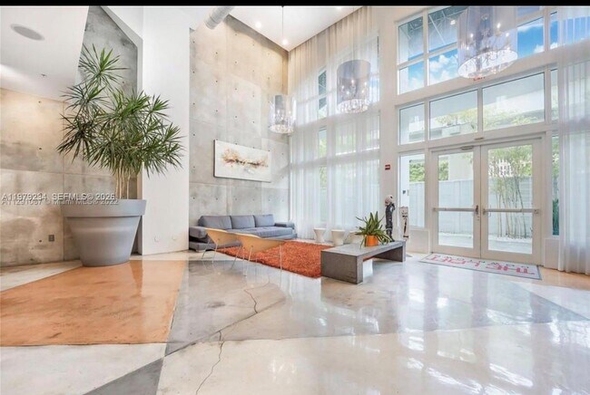 Photo - 234 NE 3rd St Unidad 608