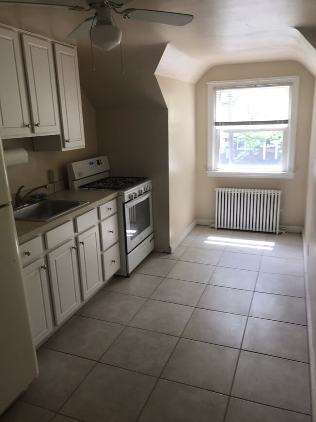 Building Photo - 111 Hillcrest Ave Unit Apt. B
