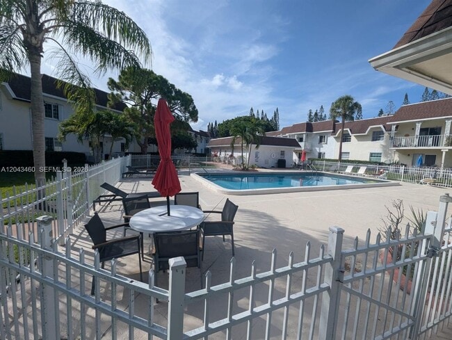 700 SE 2nd Ave Unit 313