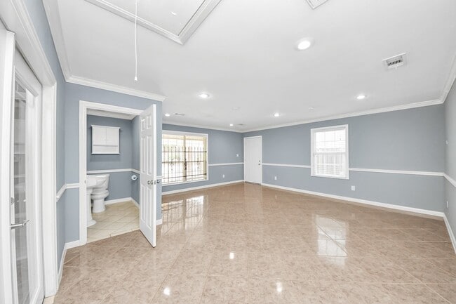 Photo - 5920 Conley St