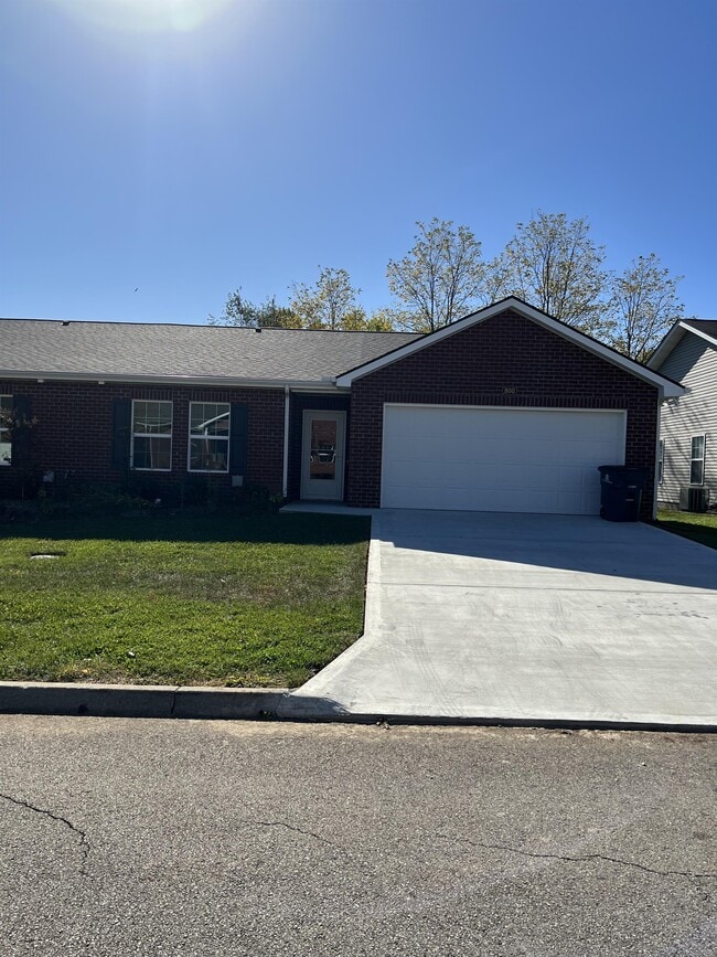 Building Photo - 800 Spring Park Rd