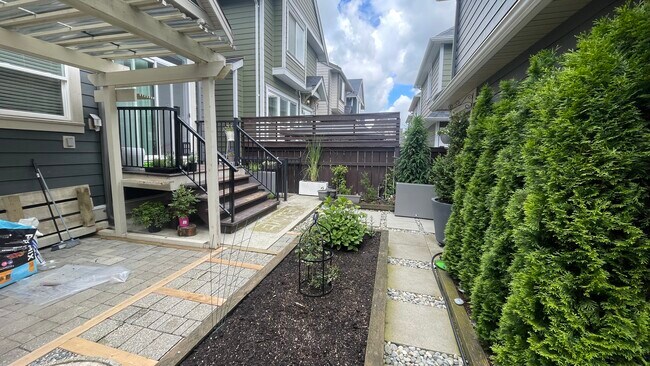 Photo - 7324 191B St