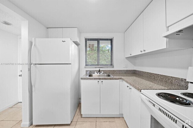 Building Photo - 2611 NW 56th Ave Unit 428 Rental