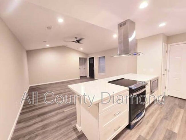 Photo - 518 J H Crews Cir