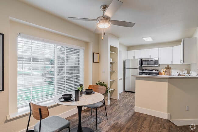 2BR, 2BA - 1062SF - Dining Area