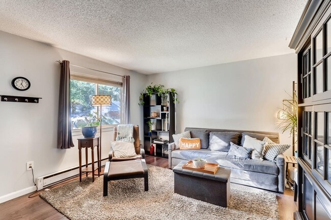 Photo - Bright & Cozy 3-Bedroom in the Heart of Longmont!