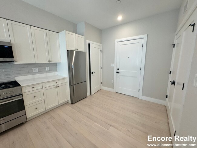 Photo - 196 Green St Unit 3