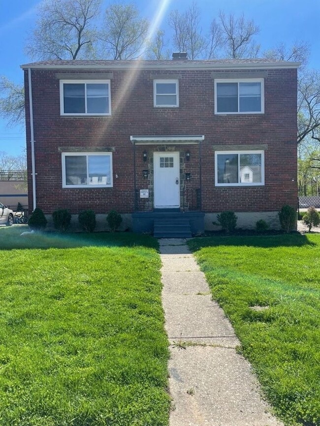 Building Photo - Morris Dr Unit 390 - Up