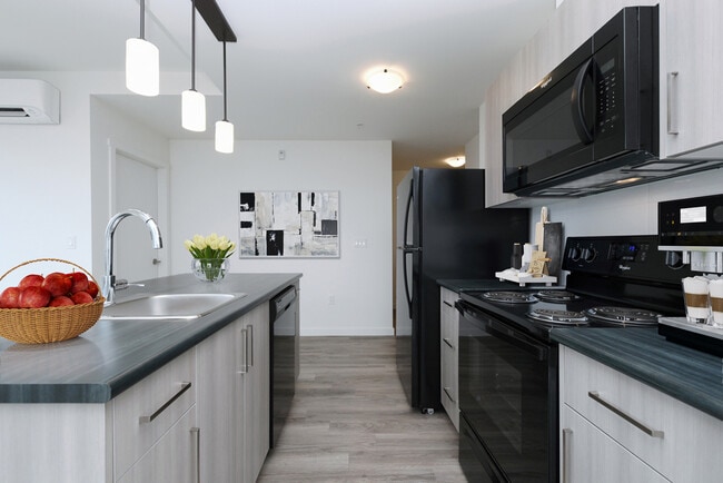 Building Photo - Hockley Corners Unit 1Bedroom+Den