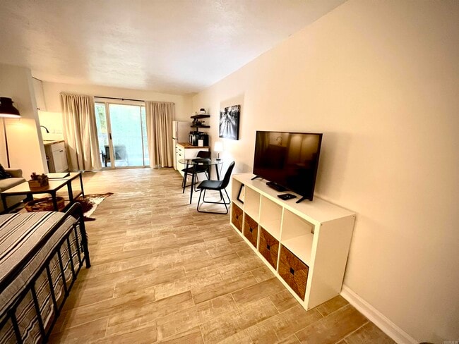 Photo - 3003 Summer Hill Pl