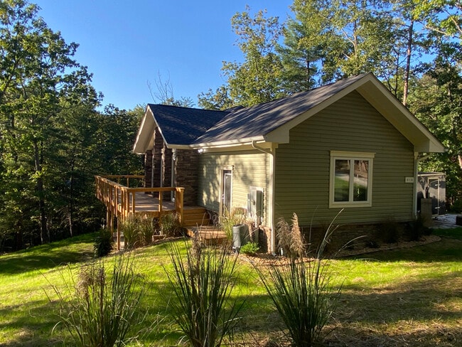 Photo - 515 Lakeview Dr