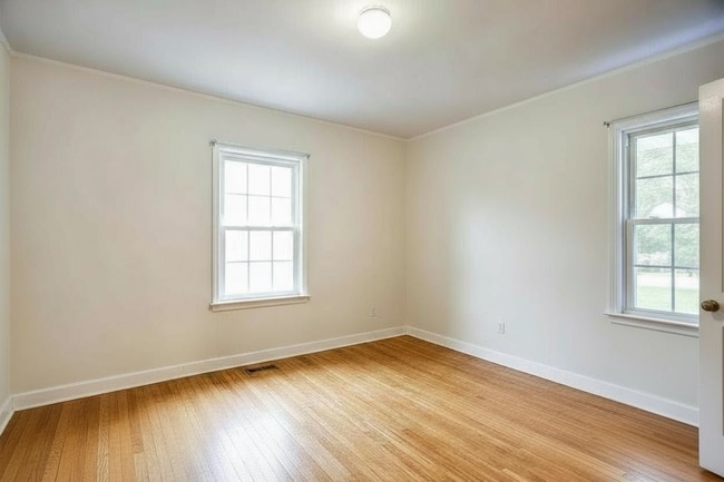 Bedroom - 134 Warwick St SE Unit R