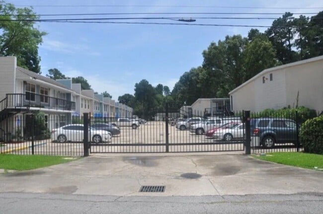 Building Photo - 310 Ella St