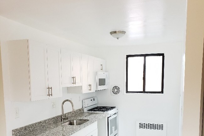 Hermosa cocina nueva - 524 Thayer Avenue