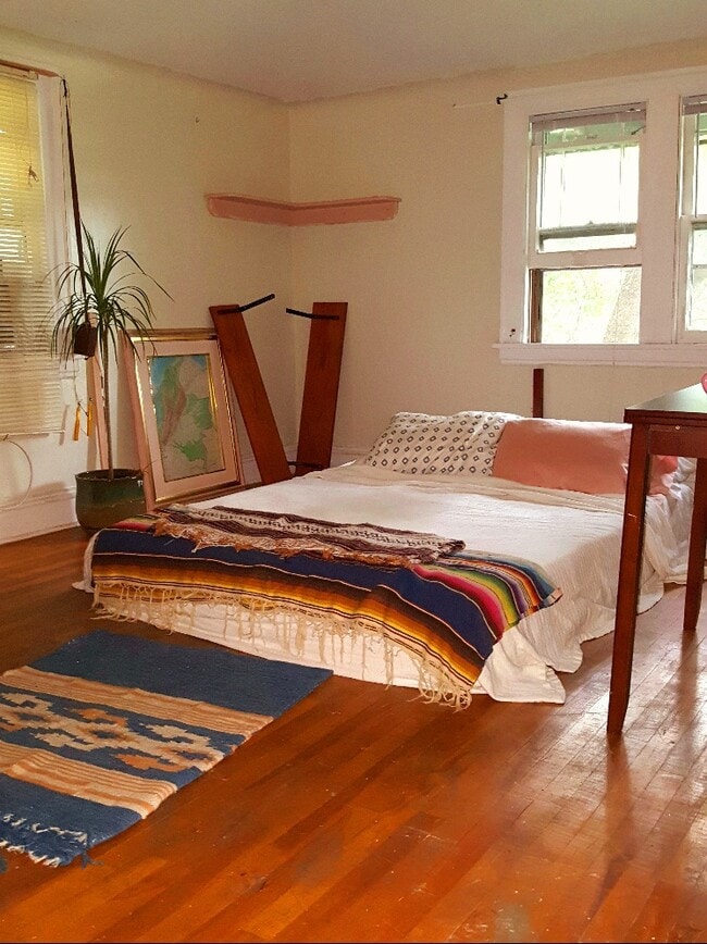 Photo - 920 18th Ave SE