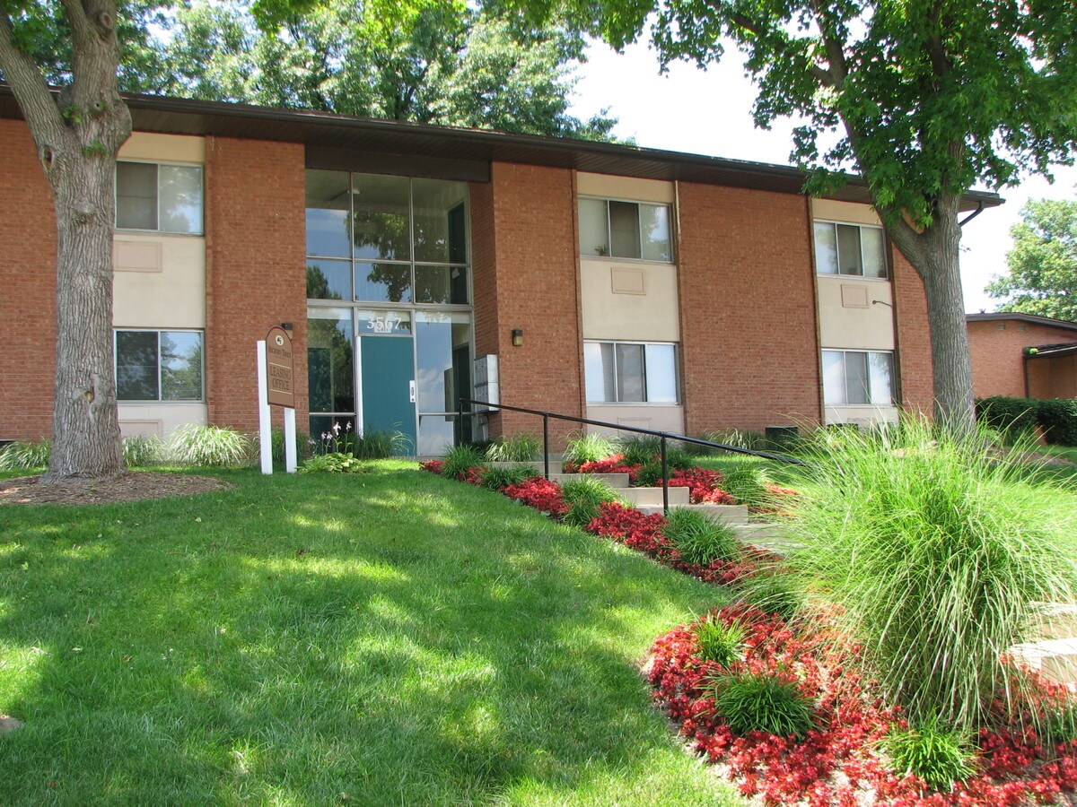 Hickory Trace Apartments For Rent In Saint Ann Mo Forrent Com