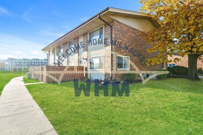 Photo - W170S7397 Parkland Dr