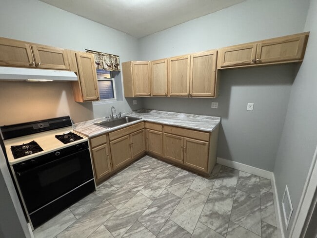 Photo - 459 N Main St